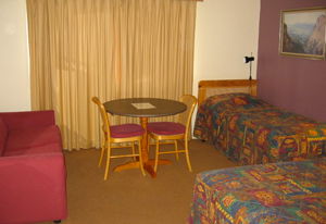 Highlands Motor Inn - Tourism Canberra 2