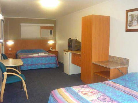 Motel Monaco - Tourism Canberra 0