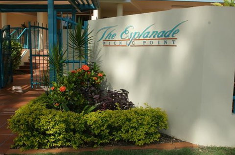 The Esplanade Picnic Point - Tourism Canberra 0
