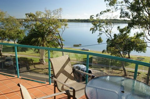 The Esplanade Picnic Point - Tourism Canberra 3
