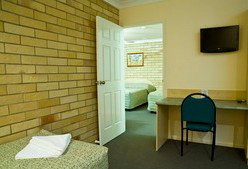 Starlight Motor Inn - Tourism Canberra 0