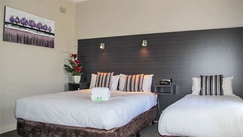 Mid City Motor Lodge - Tourism Canberra 1