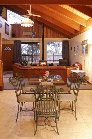 Black Dolphin Luxury Accommodation - Tourism Canberra 4