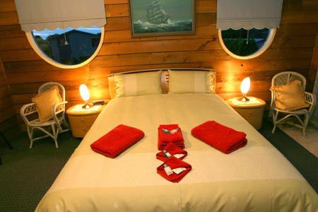 Black Dolphin Luxury Accommodation - Tourism Canberra 5