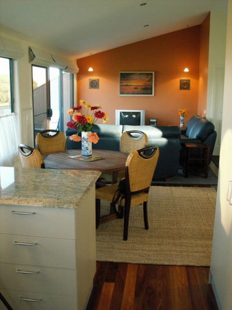 Black Dolphin Luxury Accommodation - Tourism Canberra 6