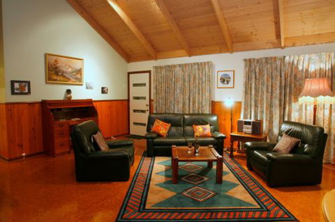 Black Dolphin Luxury Accommodation - Tourism Canberra 8