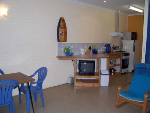Windsurfer Beach Chalets - Tourism Canberra 1