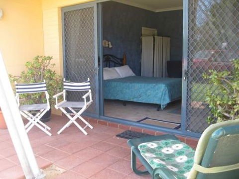Windsurfer Beach Chalets - Tourism Canberra 3