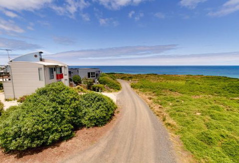 Phillip Island Waterfront House - Tourism Canberra 0