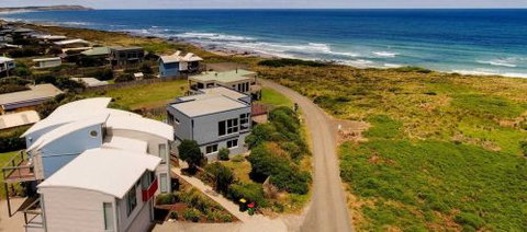 Phillip Island Waterfront House - Tourism Canberra 3