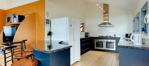 Phillip Island Waterfront House - Tourism Canberra 5
