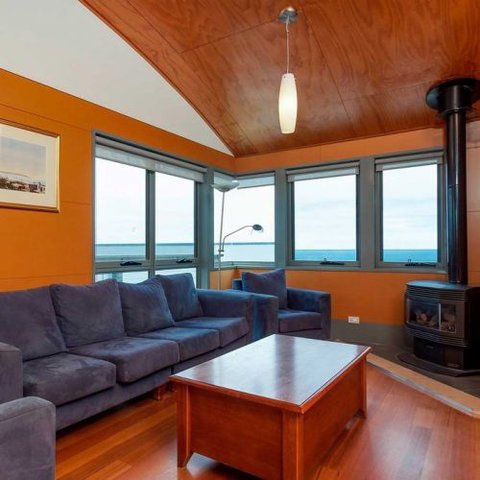 Phillip Island Waterfront House - Tourism Canberra 8