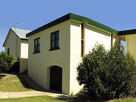 Beachport Holiday Units - Tourism Canberra 0