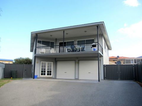 Lancelin Beach Breaks Holiday Accommodation - Tourism Canberra 0