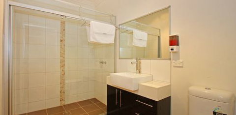 Moonah On Capel Holiday Accommodation - Tourism Canberra 3