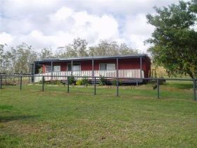 Mulgowie Country Cabins - Tourism Canberra 0