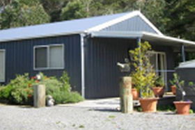 Blackwood Studio Accommodation - Tourism Canberra 0