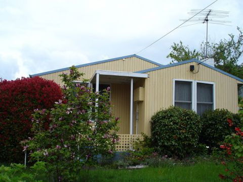 Nanna Toogood's At Eildon - Tourism Canberra 0