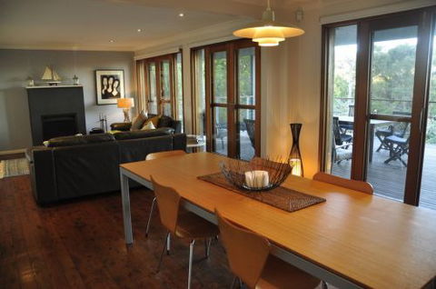The Deck, Killcare - Tourism Canberra 0