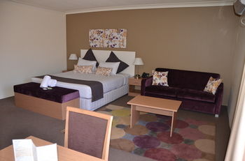 Country Comfort Hunts Liverpool - Tourism Canberra 0