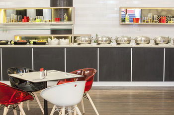 Ibis Melbourne Hotel And Apartments - Tourism Canberra 0