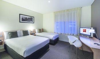 Ibis Melbourne Hotel And Apartments - Tourism Canberra 8