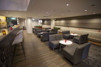 Ibis Melbourne Hotel And Apartments - Tourism Canberra 9