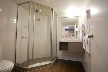 Ibis Melbourne Hotel And Apartments - Tourism Canberra 12