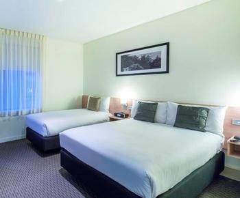 Ibis Melbourne Hotel And Apartments - Tourism Canberra 18