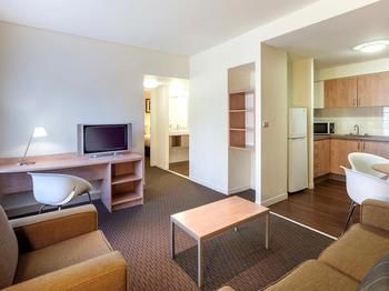 Ibis Melbourne Hotel And Apartments - Tourism Canberra 25