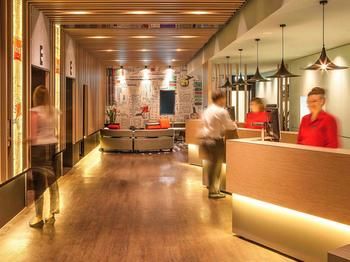 Ibis Melbourne Hotel And Apartments - Tourism Canberra 31