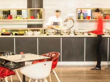 Ibis Melbourne Hotel And Apartments - Tourism Canberra 40