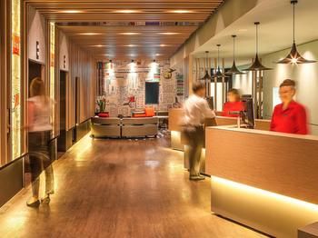 Ibis Melbourne Hotel And Apartments - Tourism Canberra 62