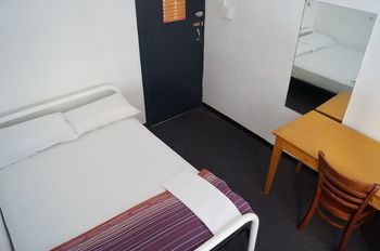 Maze Backpackers - Tourism Canberra 3
