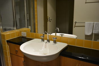 YTI Garden Hotel - Tourism Canberra 24