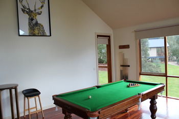 Yering Gorge Cottages By The Eastern Golf Club - Tourism Canberra 24