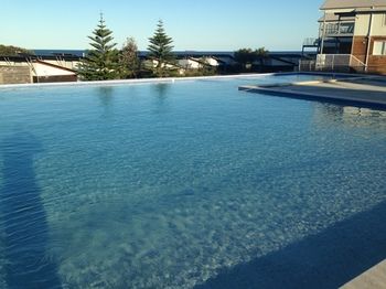 Caves Beachside Hotel - Tourism Canberra 0