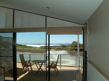 Caves Beachside Hotel - Tourism Canberra 1