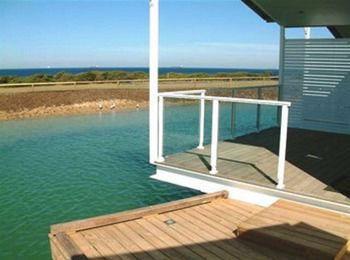 Caves Beachside Hotel - Tourism Canberra 2