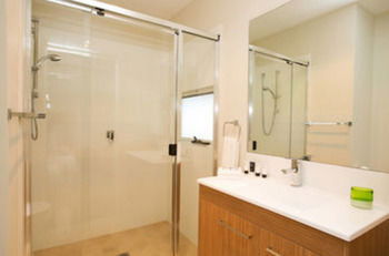 Caves Beachside Hotel - Tourism Canberra 9
