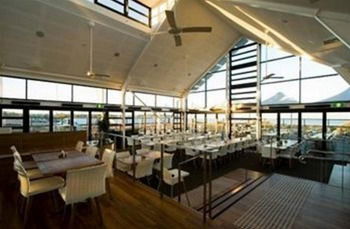 Caves Beachside Hotel - Tourism Canberra 12