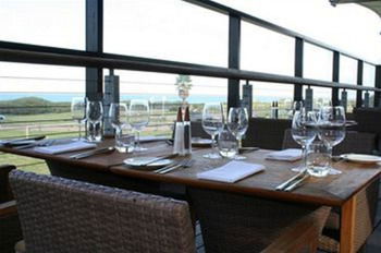 Caves Beachside Hotel - Tourism Canberra 13