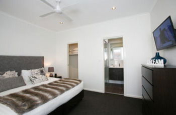 Caves Beachside Hotel - Tourism Canberra 19