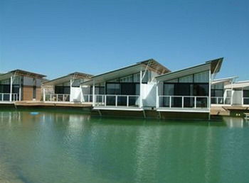 Caves Beachside Hotel - Tourism Canberra 21