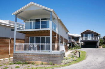 Caves Beachside Hotel - Tourism Canberra 24