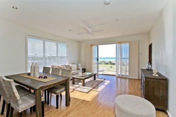 Caves Beachside Hotel - Tourism Canberra 43