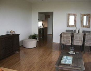 Caves Beachside Hotel - Tourism Canberra 44