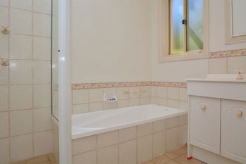 Madigan Wine Country Cottages - Tourism Canberra 24