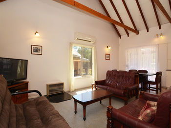 Madigan Wine Country Cottages - Tourism Canberra 48