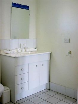 Madigan Wine Country Cottages - Tourism Canberra 17
